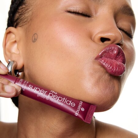 Luciu de buze cu peptide The Super Peptide, Nuanta 08 Cherrylicious!, 10 ml, Essence 822814