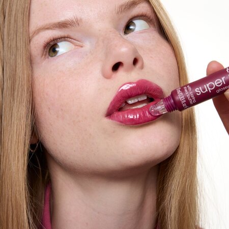 Luciu de buze cu peptide The Super Peptide, Nuanta 08 Cherrylicious!, 10 ml, Essence 822815