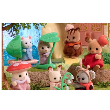 Figurina Surpriza Bebelusi Cu Costume Inspirate Din Padure, + 3 ani, Sylvanian Families 823863