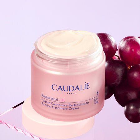 Crema de fermitate cu textura cashmere Resveratrol-Lift, 50 ml, Caudalie 824442