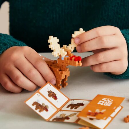 Set de constructie Calendar de Advent, Lumea lui Mos Craciun, 5 ani+, 600 piese, Plus-Plus 825245