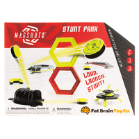 Joc de lansare magnetica Magshuto Stunt Park 15 provocari, 6 ani+, Fat Brain