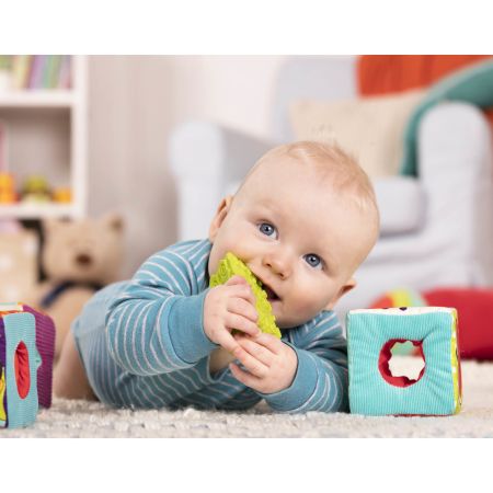 Set 6 cuburi sortator ABC, + 6 luni, B.Toys 773835