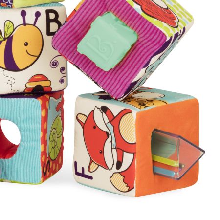 Set 6 cuburi sortator ABC, + 6 luni, B.Toys 773839