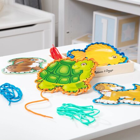 Joc din lemn cu sireturi Animale de companie, +3 ani, Melissa&Doug 652673