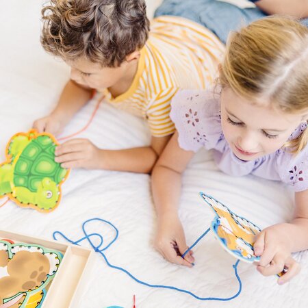 Joc din lemn cu sireturi Animale de companie, +3 ani, Melissa&Doug 652670