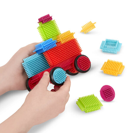 Cutie albastra cu 50 cuburi de construit senzoriale Bristle Blocks, 2 ani+, Battat 819425