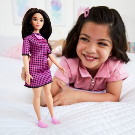 Papusa Barbie Fashionista, +3 ani, Satena cu rochie mov, Barbie 532855