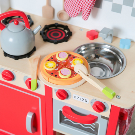 Set din lemn Pizza Salami, +2 ani, New Classic Toys 533489