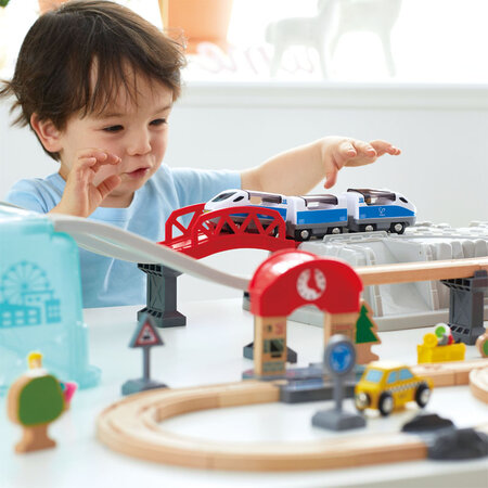 Set Trenulet in cutie de depozitare, E3771, Hape 538849