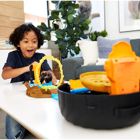 Set de joaca pista cu obstacole Monster Truck, 4-8 ani, Hot Wheels 546059