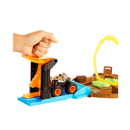 Set de joaca pista cu obstacole Monster Truck, 4-8 ani, Hot Wheels 546060