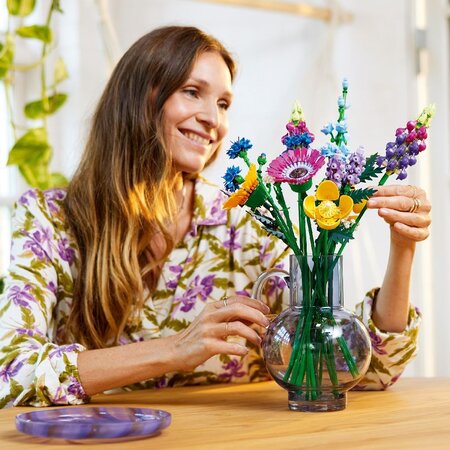 Buchet cu flori de camp Lego Icons, +18 ani, 939 de piese, Lego 550459