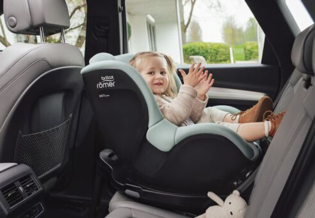 Scaun auto rotativ pentru copii cu baza inclusa Dualfix Pro M i-Size, 40-105 cm, Britax