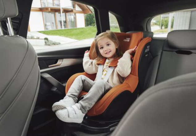 Scaun auto rotativ pentru copii cu baza inclusa Dualfix Pro M i-Size, 40-105 cm, Britax